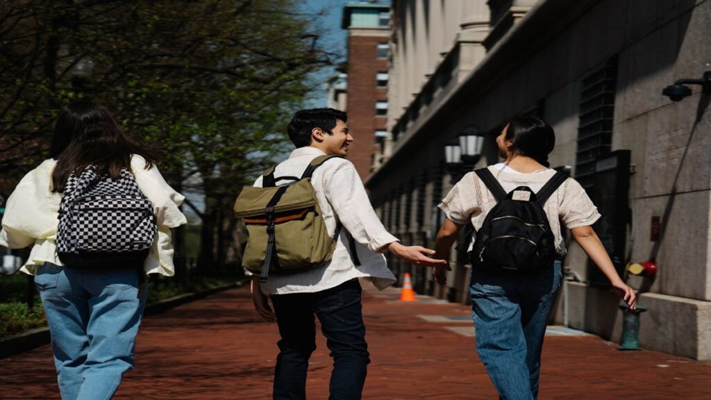 Best Backpacks Under ₹1000 in India – 2025 Edition